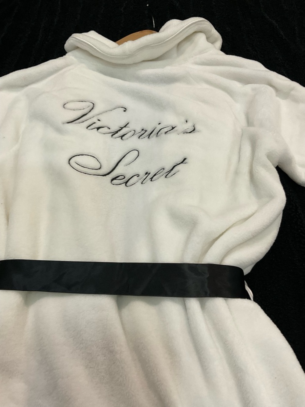 Victoria's Secret White Plush Robe with Black Belt - Picture 10 of 12